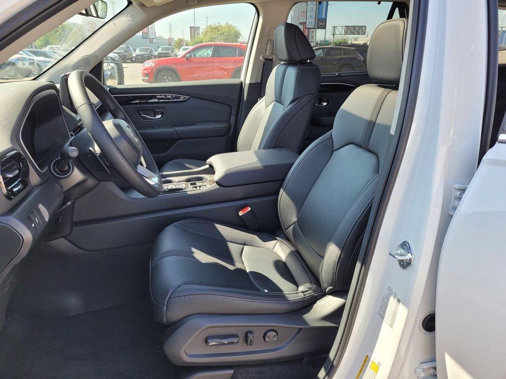 new 2025 Honda Pilot car, priced at $51,305