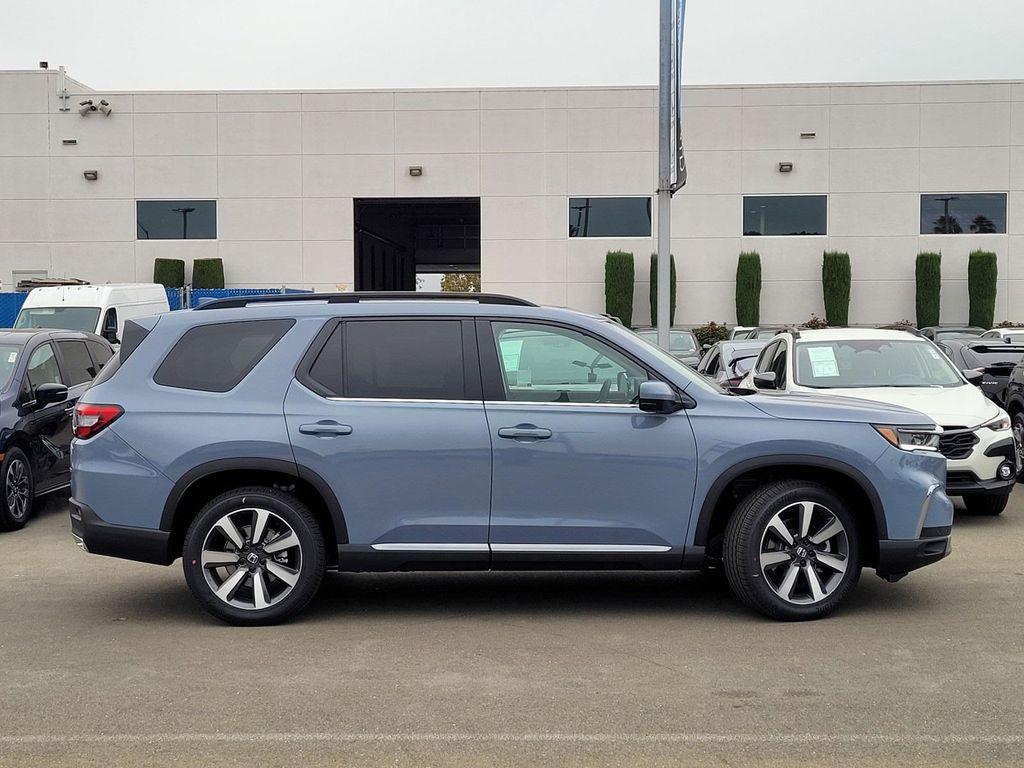 new 2025 Honda Pilot car, priced at $51,550