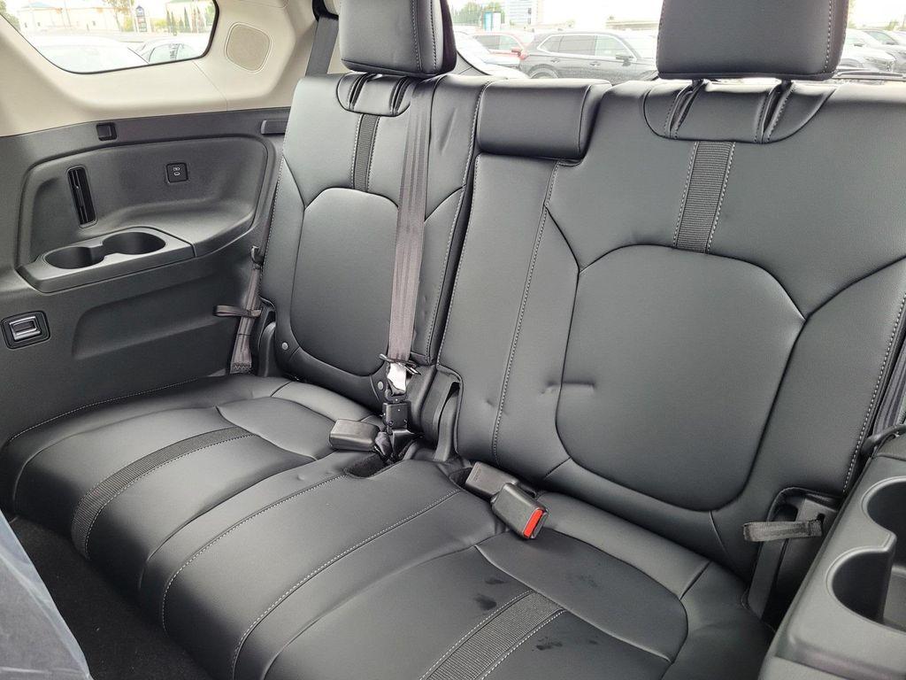 new 2025 Honda Pilot car, priced at $51,550