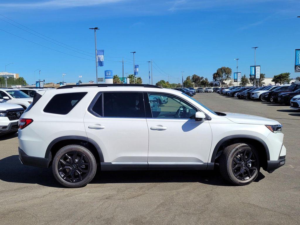 new 2025 Honda Pilot car, priced at $51,305