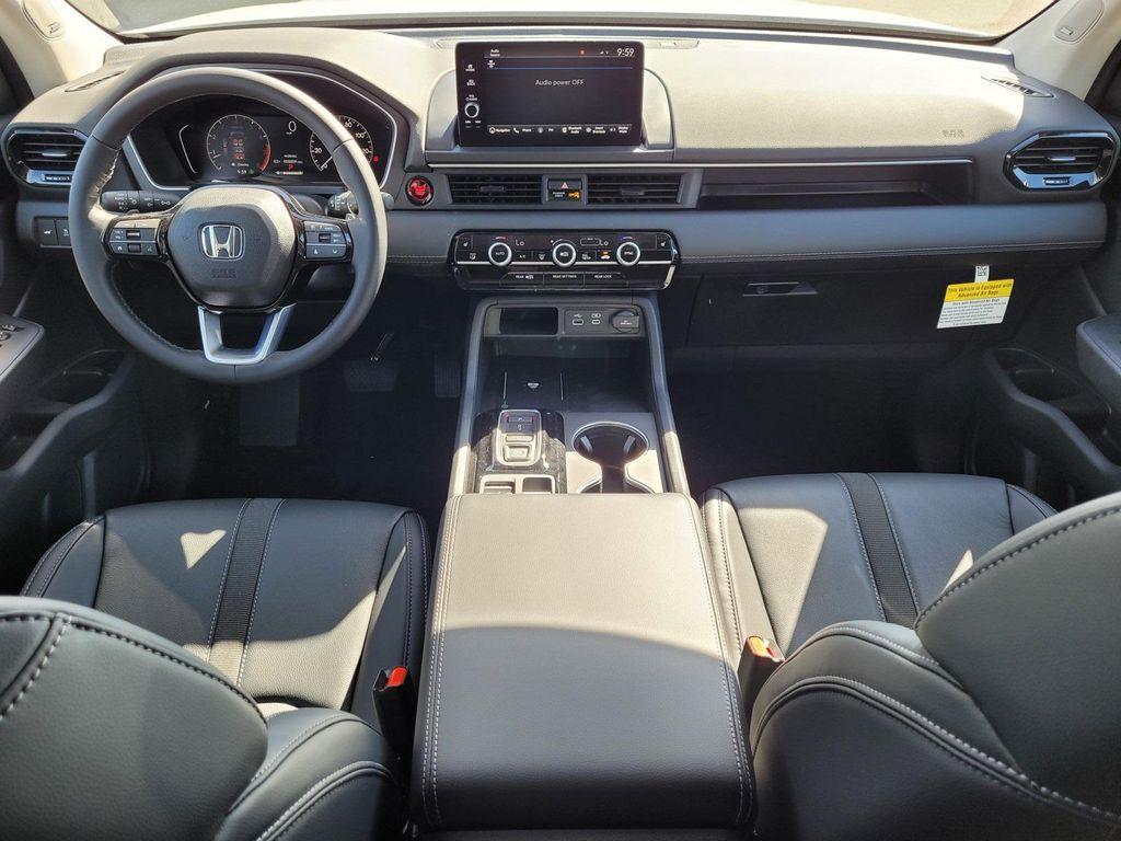 new 2025 Honda Pilot car, priced at $51,305