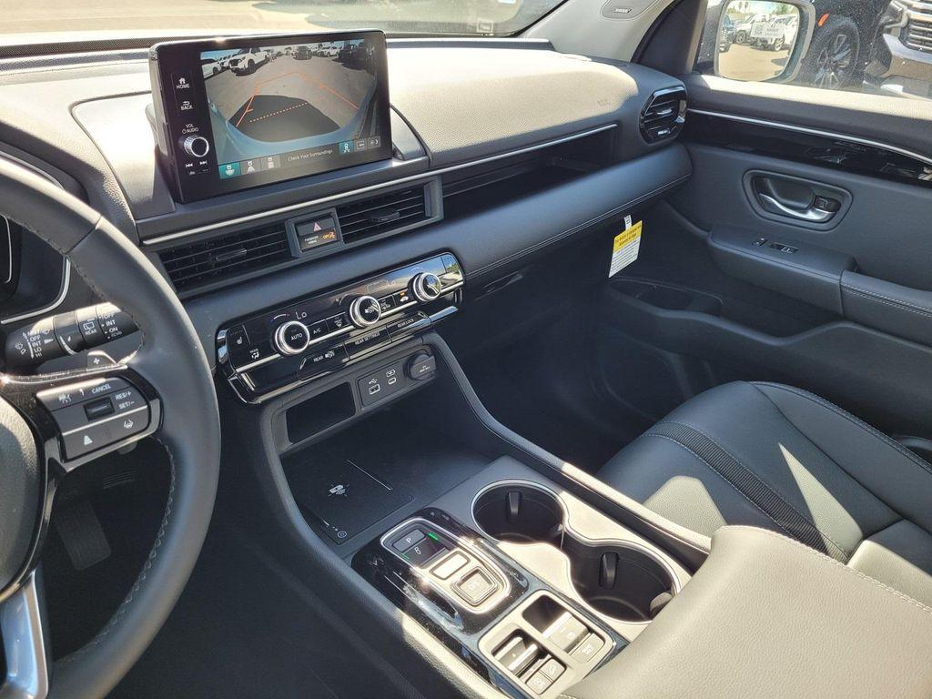 new 2025 Honda Pilot car, priced at $51,305