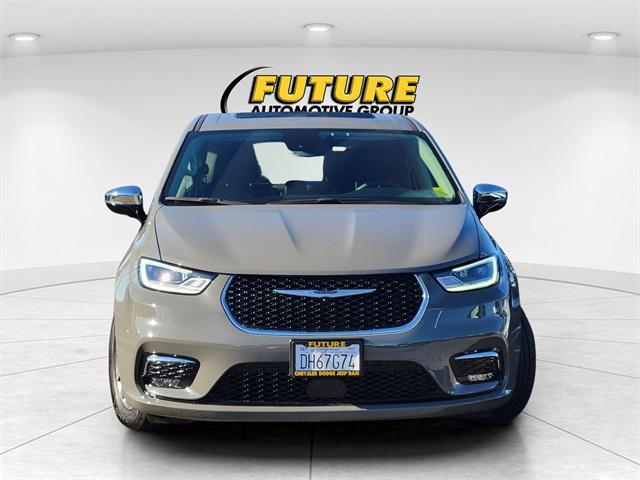 new 2023 Chrysler Pacifica Hybrid car, priced at $53,881