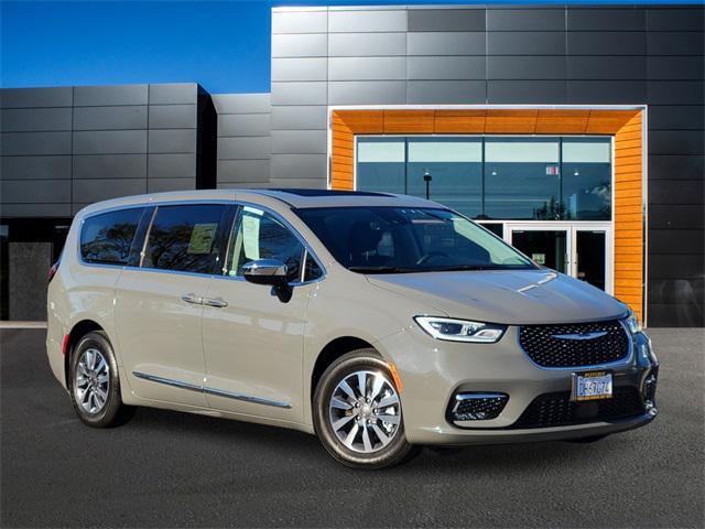 new 2023 Chrysler Pacifica Hybrid car, priced at $53,881