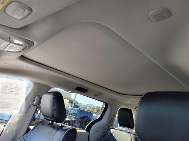 new 2023 Chrysler Pacifica Hybrid car, priced at $53,881