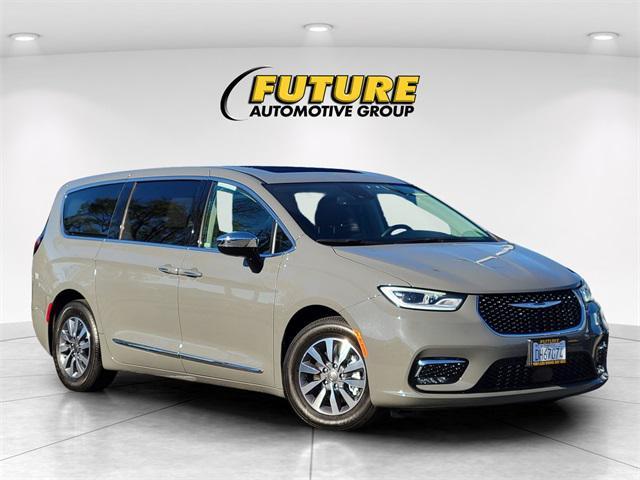 new 2023 Chrysler Pacifica Hybrid car, priced at $53,881