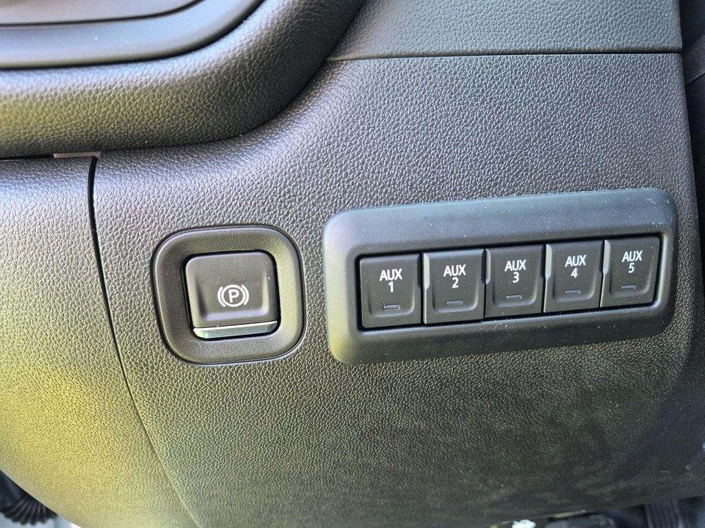 new 2025 Chevrolet Silverado 3500 car, priced at $51,618