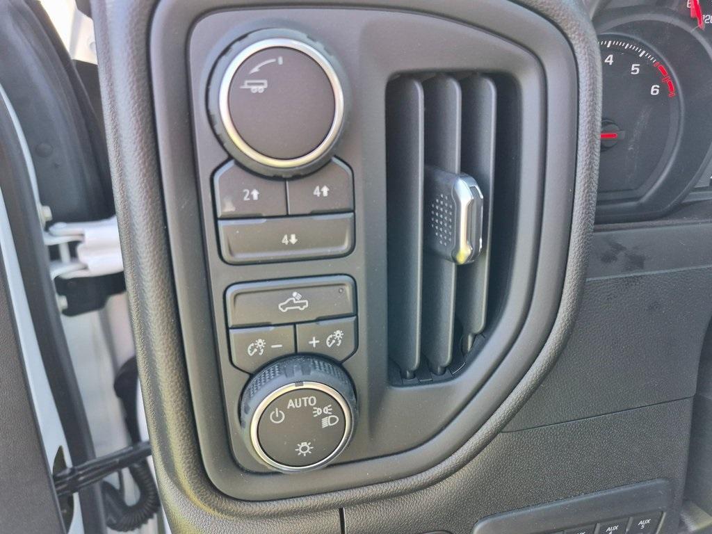 new 2025 Chevrolet Silverado 3500 car, priced at $51,618