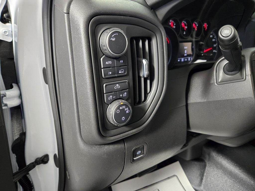 new 2025 Chevrolet Silverado 1500 car, priced at $39,330