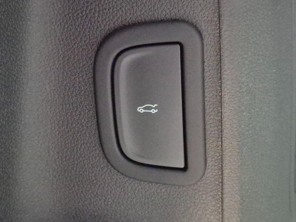 new 2026 Chevrolet Traverse car, priced at $44,385