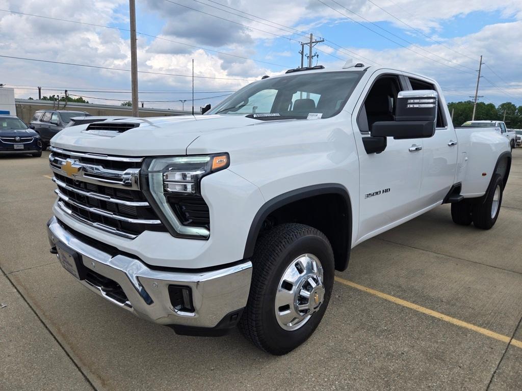new 2025 Chevrolet Silverado 3500 car