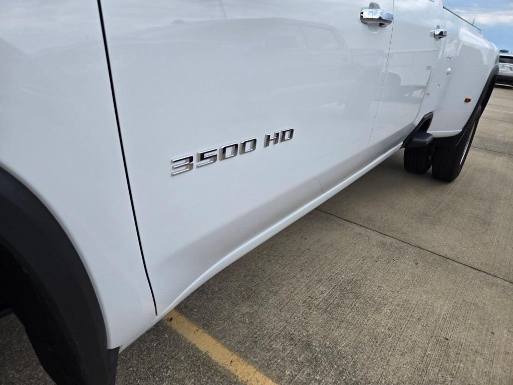new 2025 Chevrolet Silverado 3500 car
