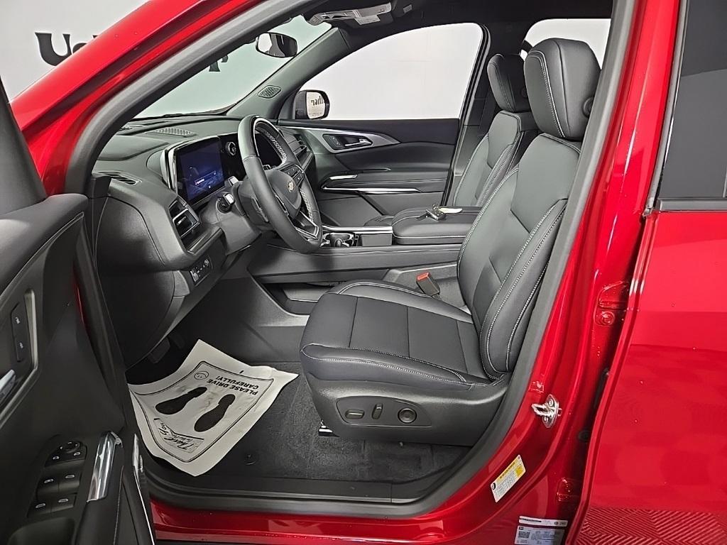 new 2025 Chevrolet Traverse car, priced at $50,530