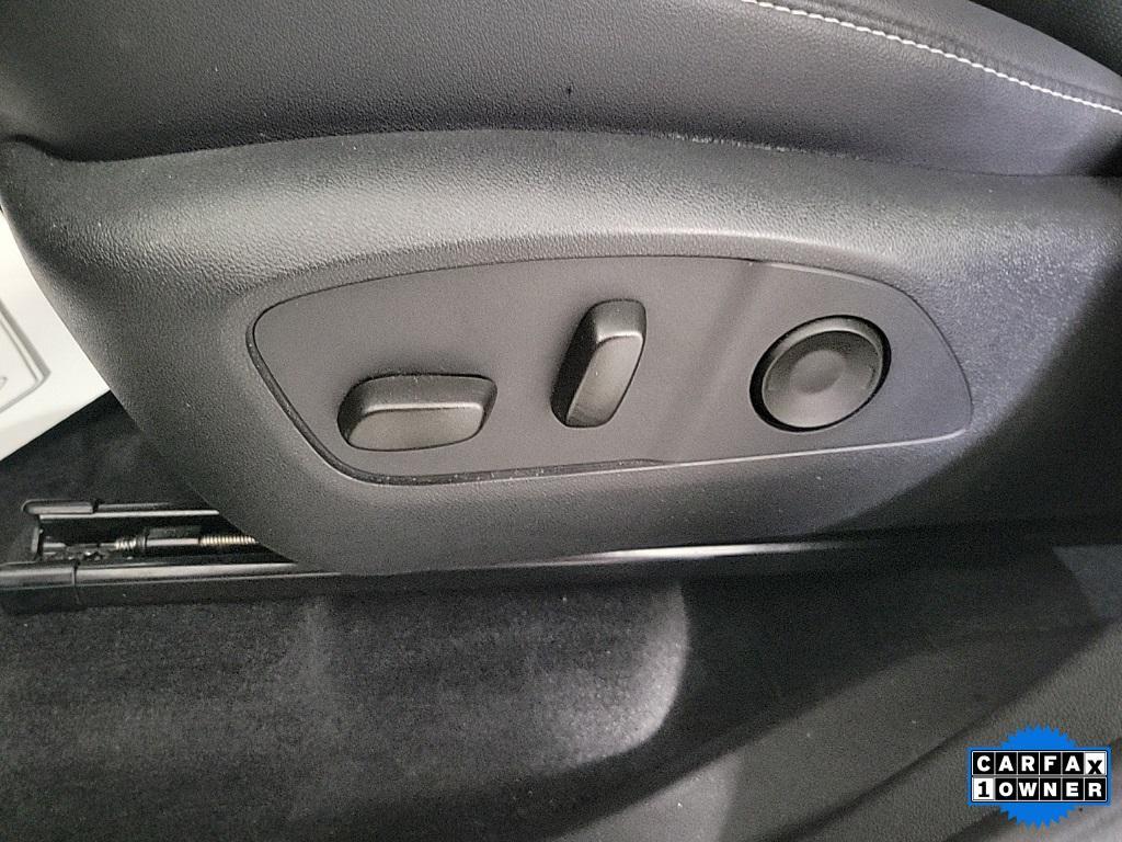 used 2025 Chevrolet Traverse car, priced at $39,995