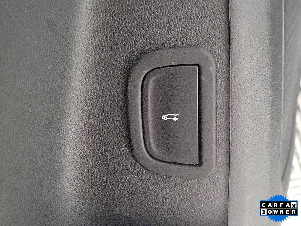 used 2025 Chevrolet Traverse car, priced at $39,995