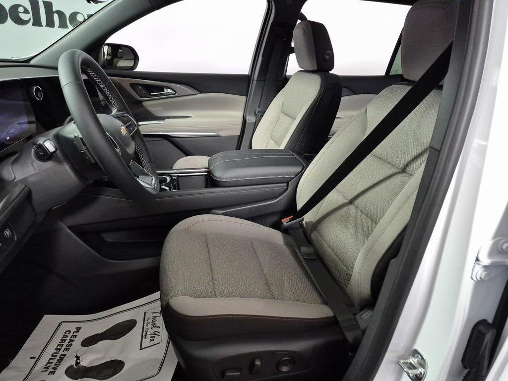 new 2026 Chevrolet Traverse car, priced at $44,385