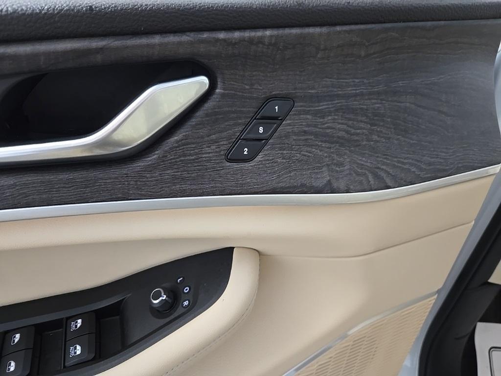 used 2021 Jeep Grand Cherokee L car, priced at $33,995