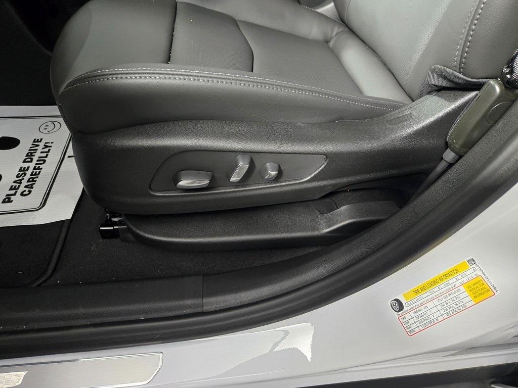 new 2025 Cadillac XT6 car, priced at $70,114