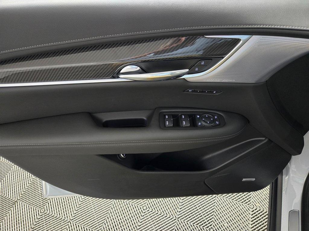 new 2025 Cadillac XT6 car, priced at $70,114