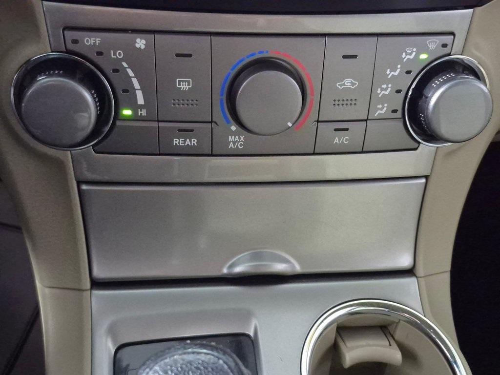 used 2013 Toyota Highlander car, priced at $11,000