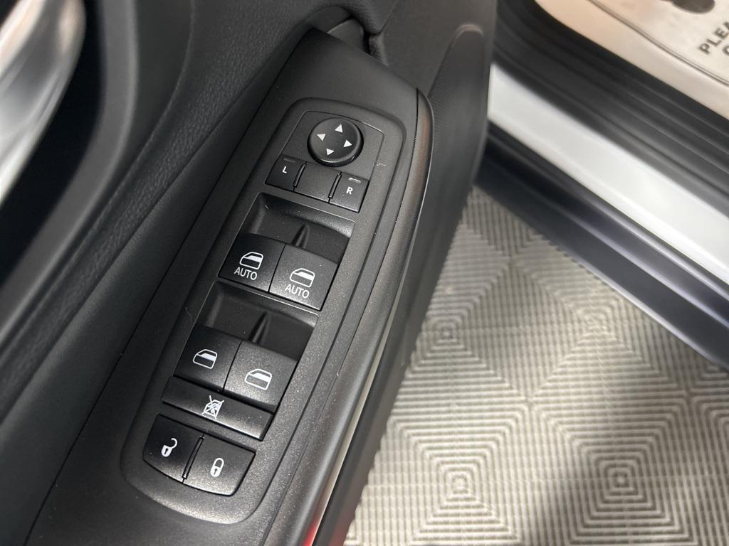 used 2022 Jeep Cherokee car, priced at $27,251
