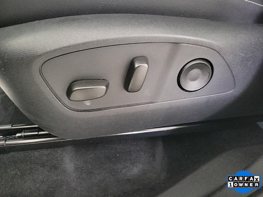 used 2025 Chevrolet Traverse car, priced at $39,995