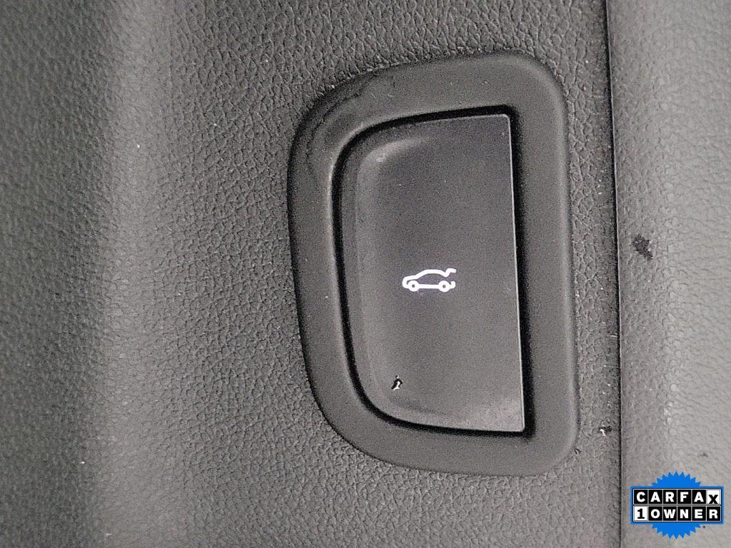 used 2025 Chevrolet Traverse car, priced at $39,995