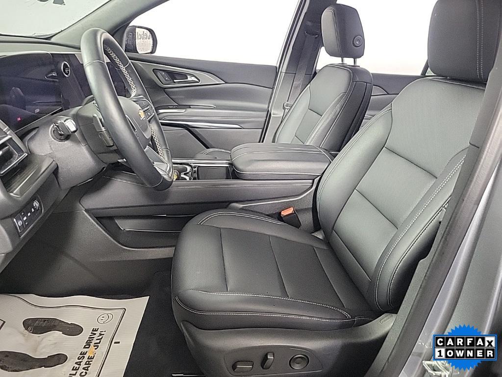 used 2025 Chevrolet Traverse car, priced at $39,995