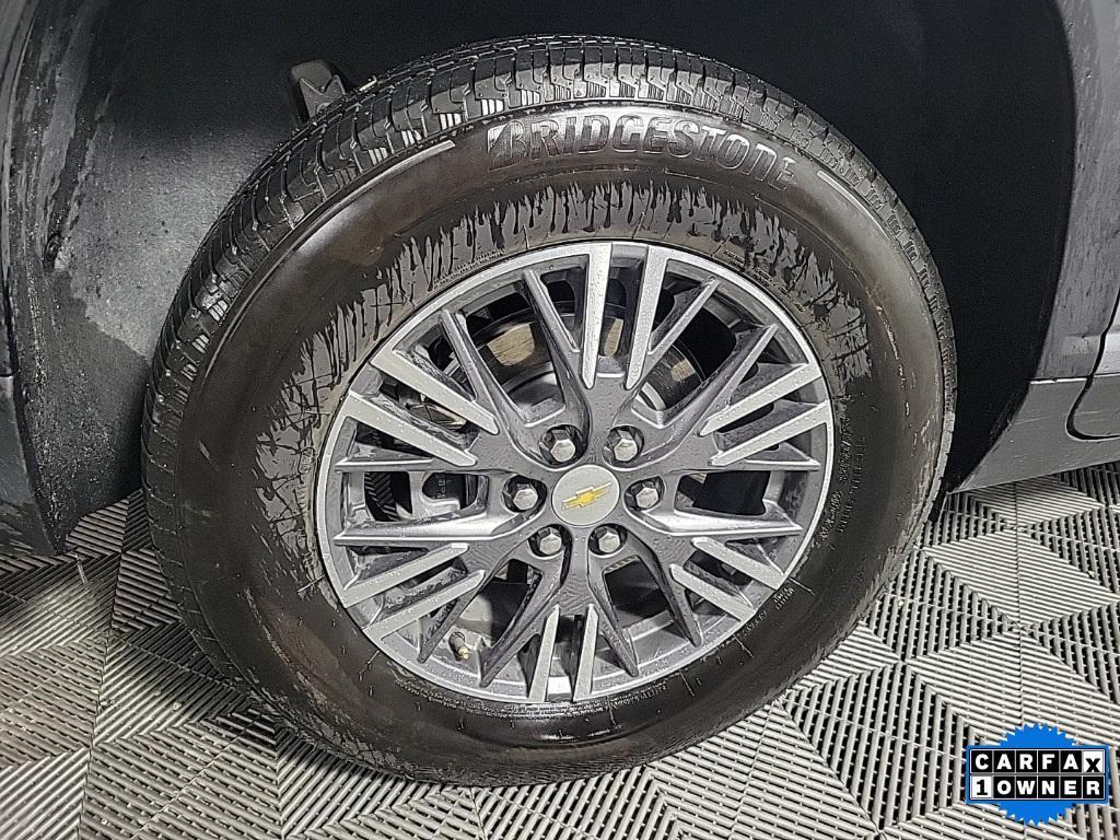 used 2025 Chevrolet Traverse car, priced at $39,995