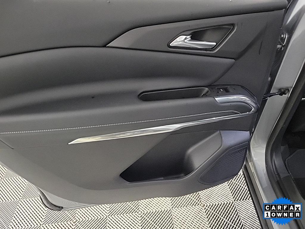 used 2025 Chevrolet Traverse car, priced at $39,995