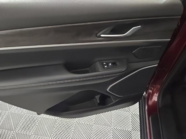 used 2021 Jeep Grand Cherokee L car, priced at $31,989