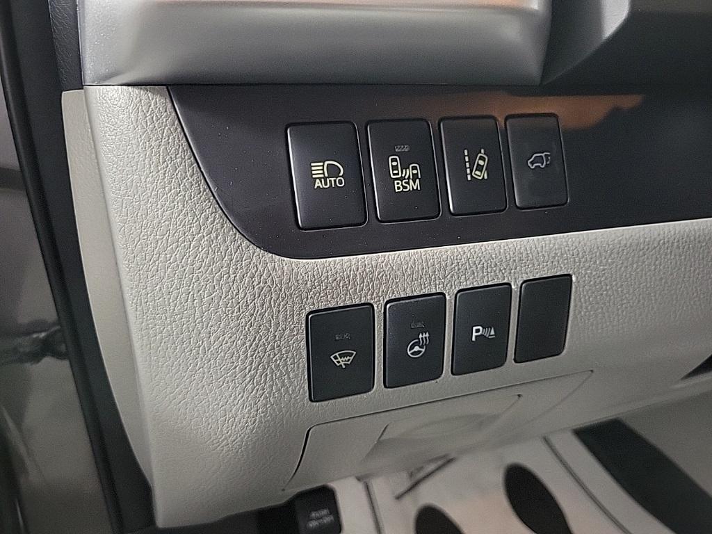 used 2015 Toyota Highlander car, priced at $16,998