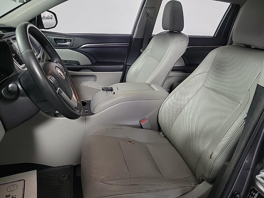 used 2015 Toyota Highlander car, priced at $16,998