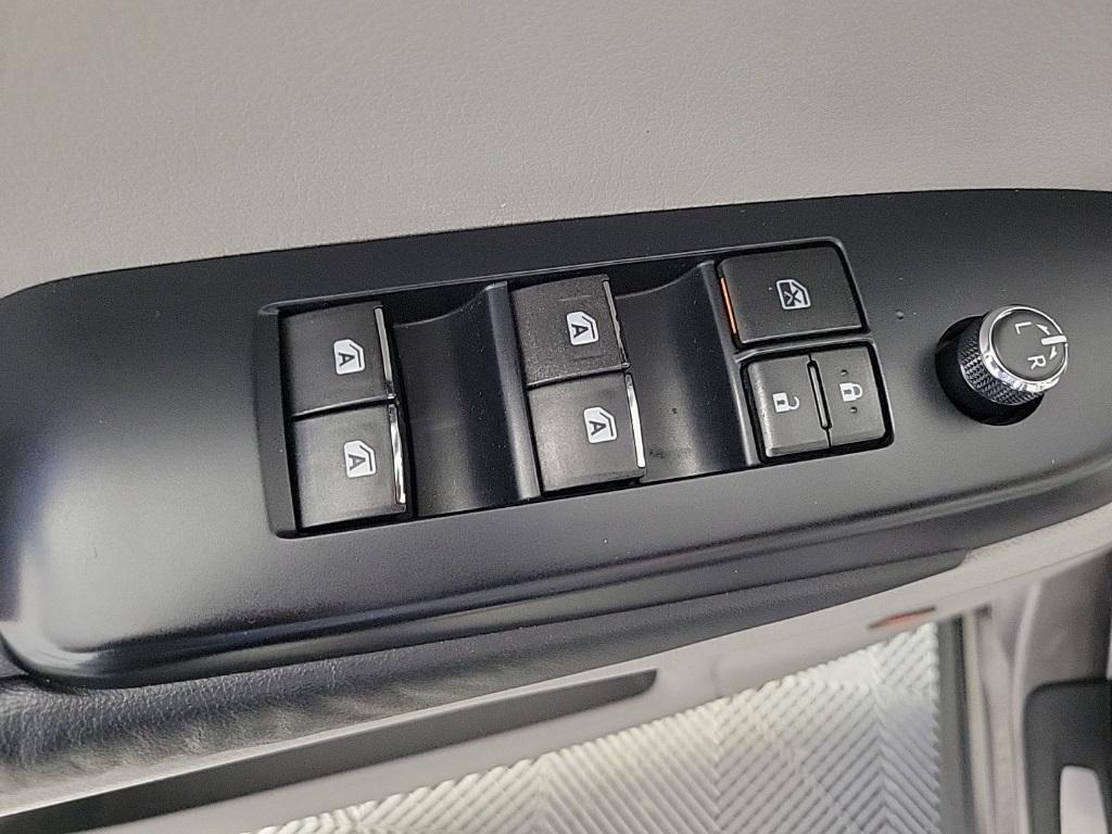 used 2015 Toyota Highlander car, priced at $16,998