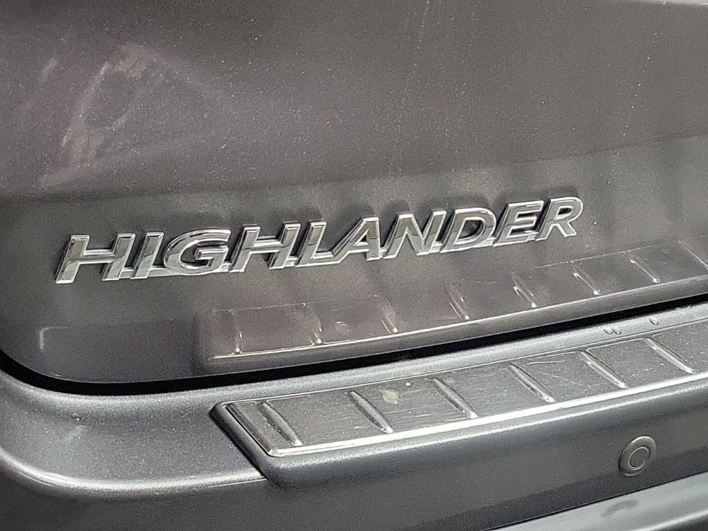used 2015 Toyota Highlander car, priced at $16,998