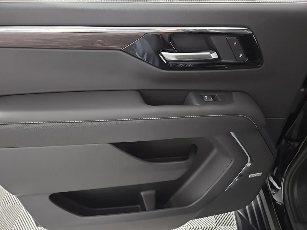 new 2025 Chevrolet Suburban car, priced at $81,290