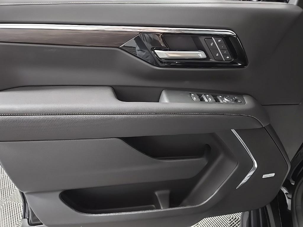 new 2025 Chevrolet Suburban car, priced at $81,290