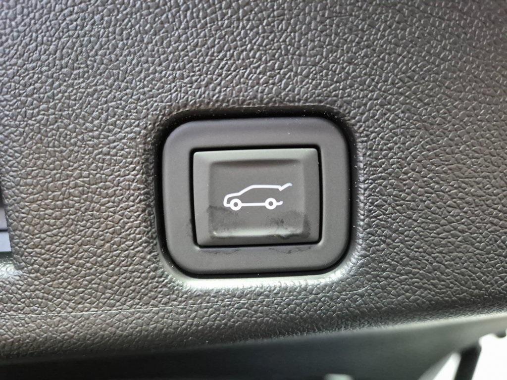 new 2026 Chevrolet Traverse car, priced at $43,110