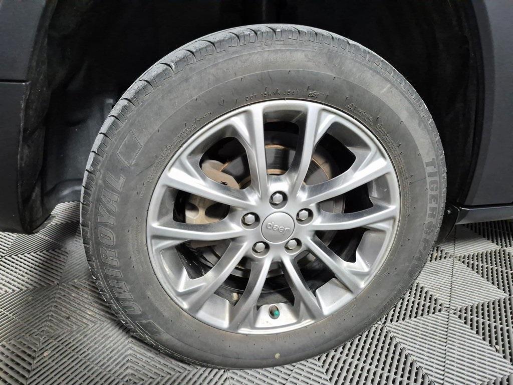 used 2019 Jeep Cherokee car, priced at $7,777