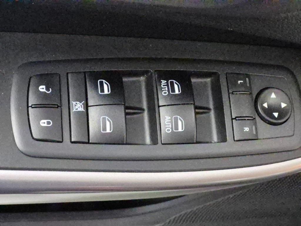 used 2019 Jeep Cherokee car, priced at $7,777