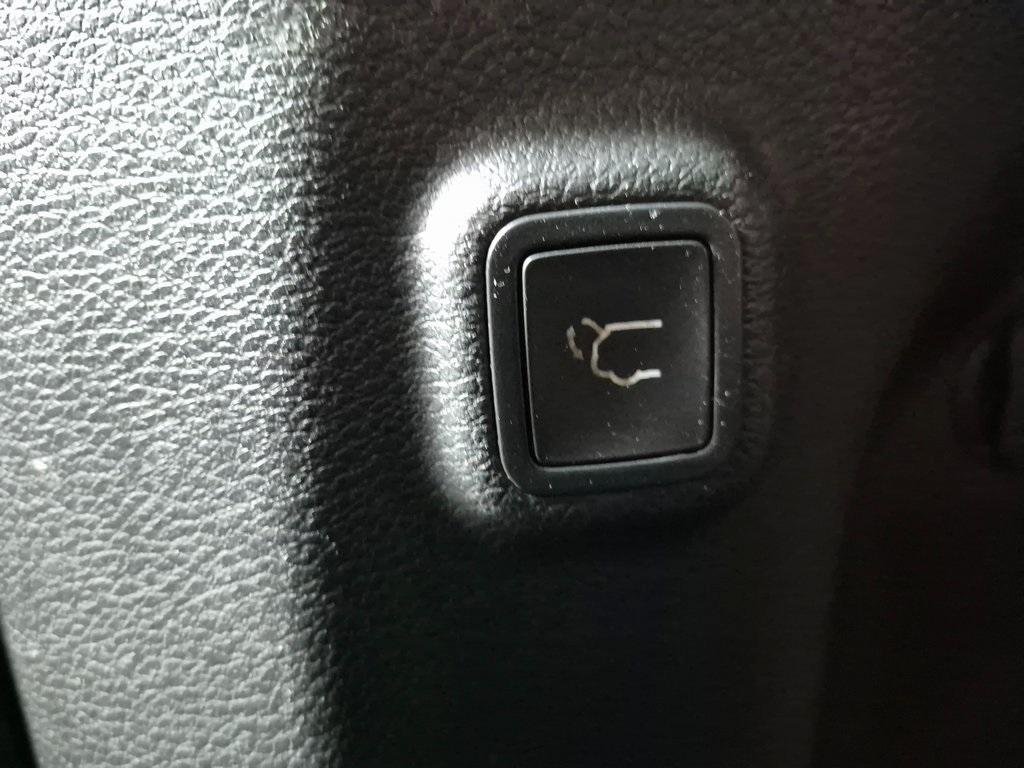 used 2019 Jeep Cherokee car, priced at $7,777