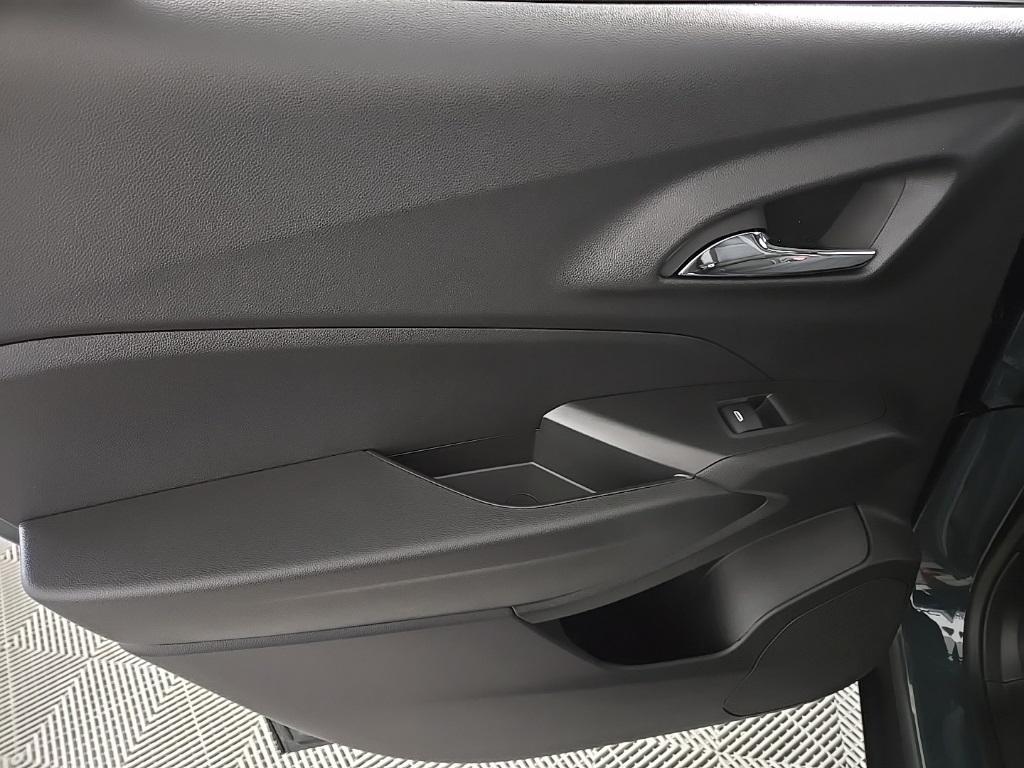 new 2025 Chevrolet Trax car, priced at $25,190