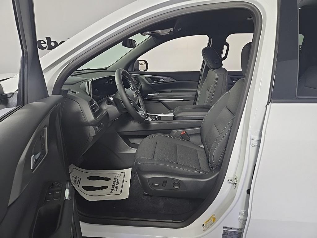 new 2025 Chevrolet Traverse car, priced at $45,100
