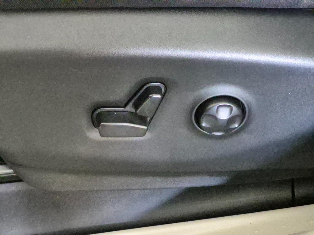 used 2023 Chrysler Pacifica car, priced at $26,995