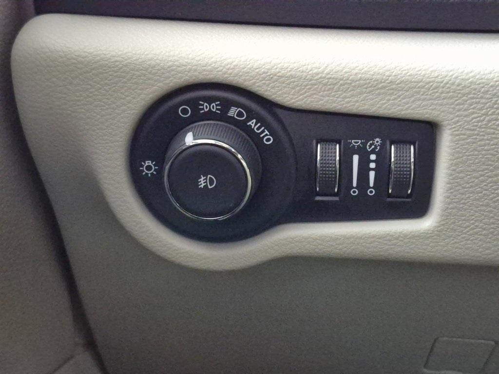 used 2023 Chrysler Pacifica car, priced at $26,995