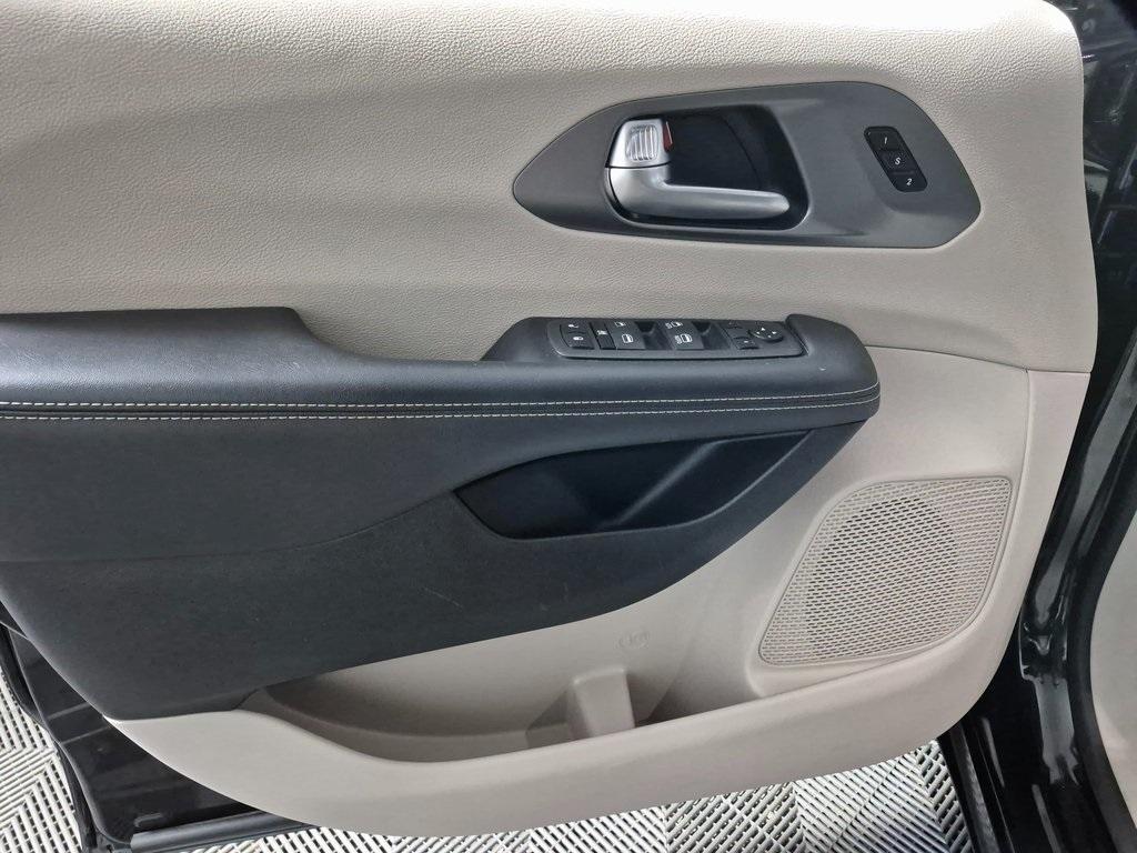 used 2023 Chrysler Pacifica car, priced at $26,995