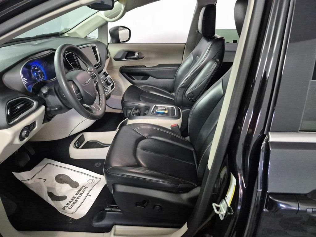 used 2023 Chrysler Pacifica car, priced at $26,995