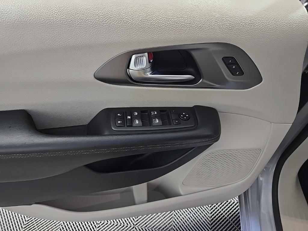 used 2020 Chrysler Pacifica car, priced at $25,099