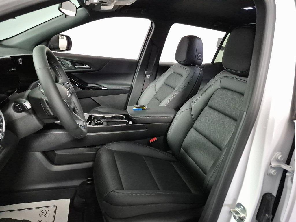 new 2026 Chevrolet Equinox car, priced at $32,915