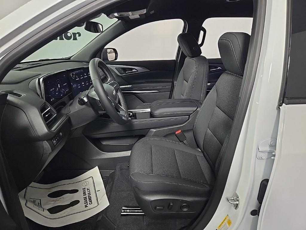 new 2025 Chevrolet Traverse car, priced at $42,545